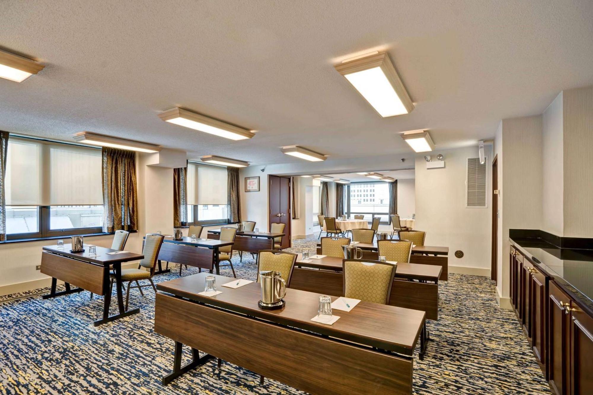 Homewood Suites By Hilton Chicago Downtown Екстериор снимка