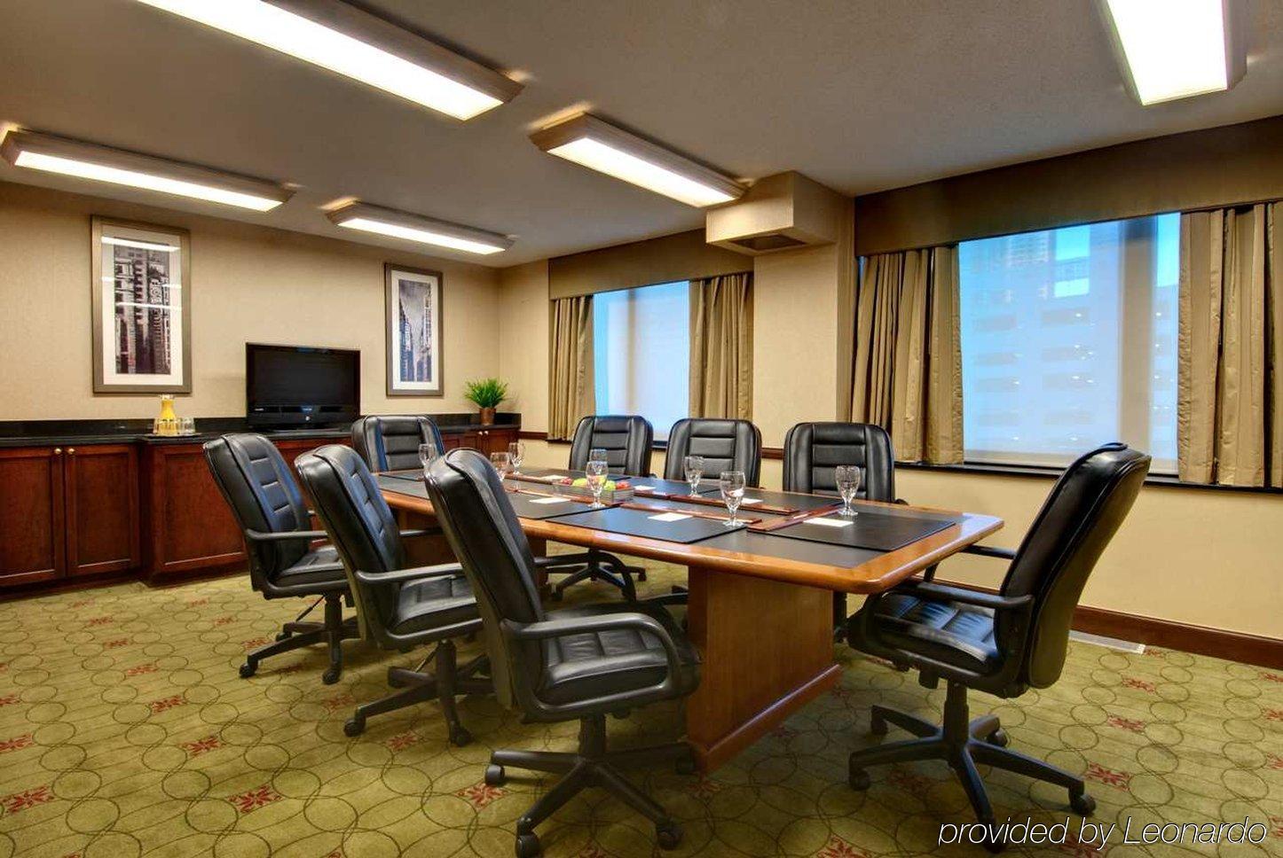 Homewood Suites By Hilton Chicago Downtown Бизнес снимка