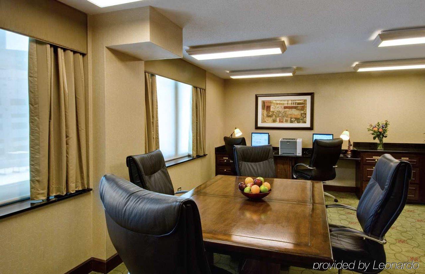 Homewood Suites By Hilton Chicago Downtown Бизнес снимка